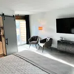 Bent Inn - Lgbtq Hotel